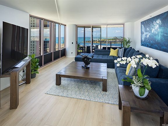 5th image of 425 South St APT 2401
