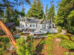 2 Edgewater Dr, Camano Island, WA 98282