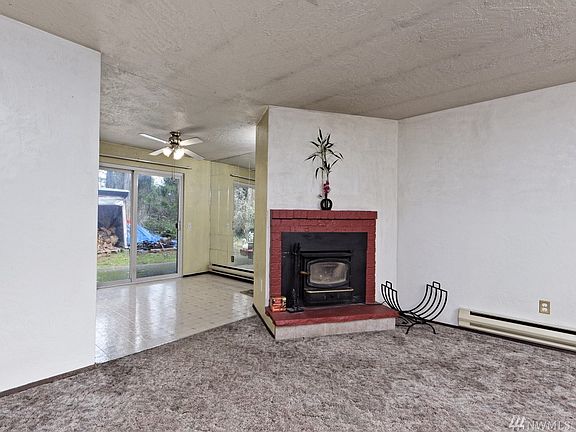 4th image of 71 E Larch Pl