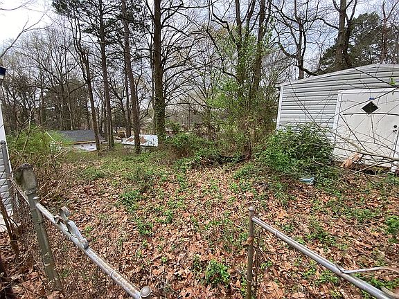 3rd image of 320 Highland Cir