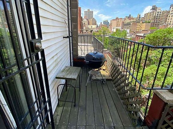 3rd image of 9 W 70th St #5B