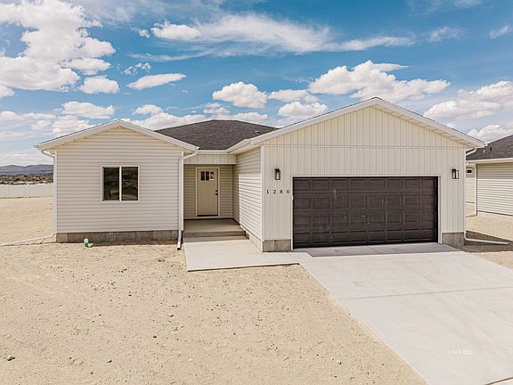 2nd image of 1291 Primrose Ln