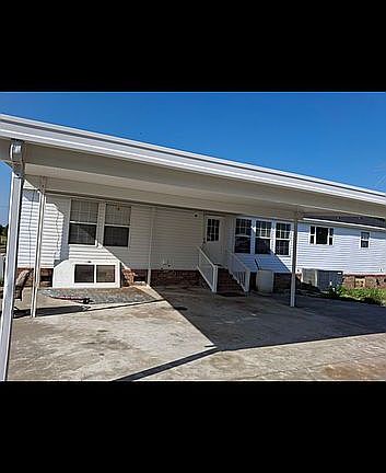 3rd image of 424 Wister Rd