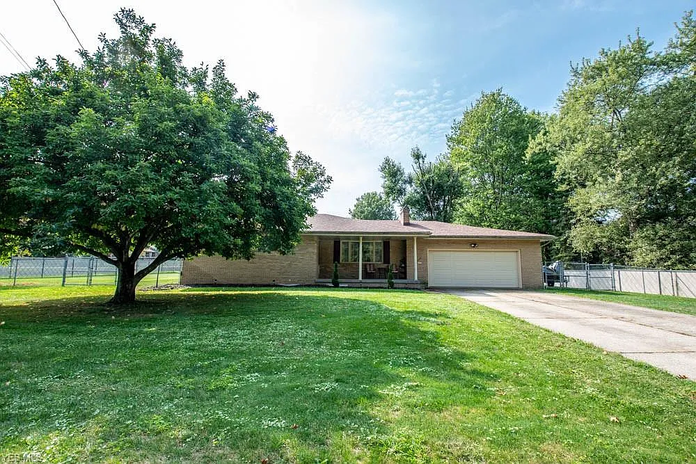593 Blossom Ave photo 1