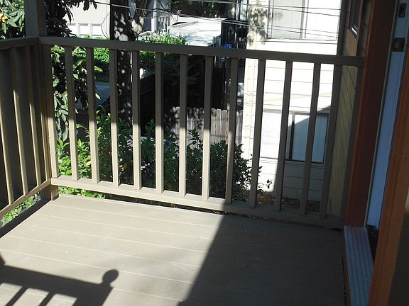 3rd image of 1817 P St #1B-1Ba-500Sqft