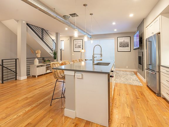 3rd image of 4926 Lowell Blvd Unit 1