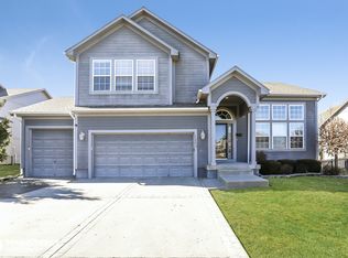 1265 Nagona Ln, Lees Summit, MO 64082