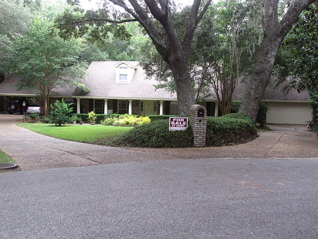 1st image of 420 Canterbury Ln