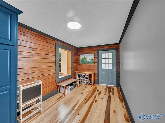 5th image of 127 Robin Nest Ln