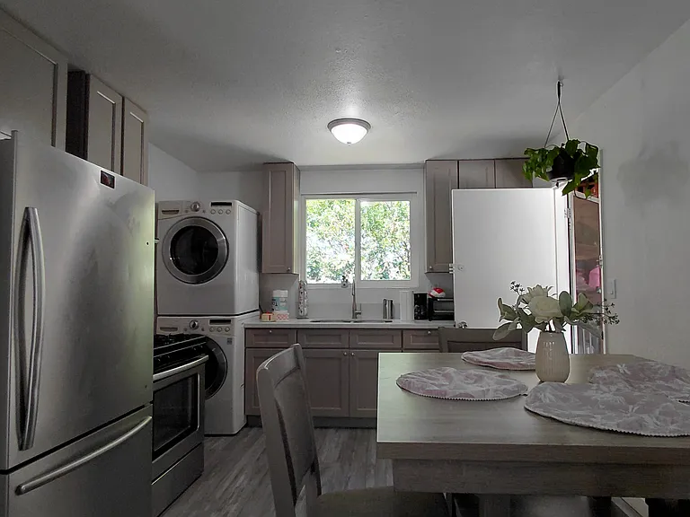 4824 1/4 E Live Oak St — Photo 6
