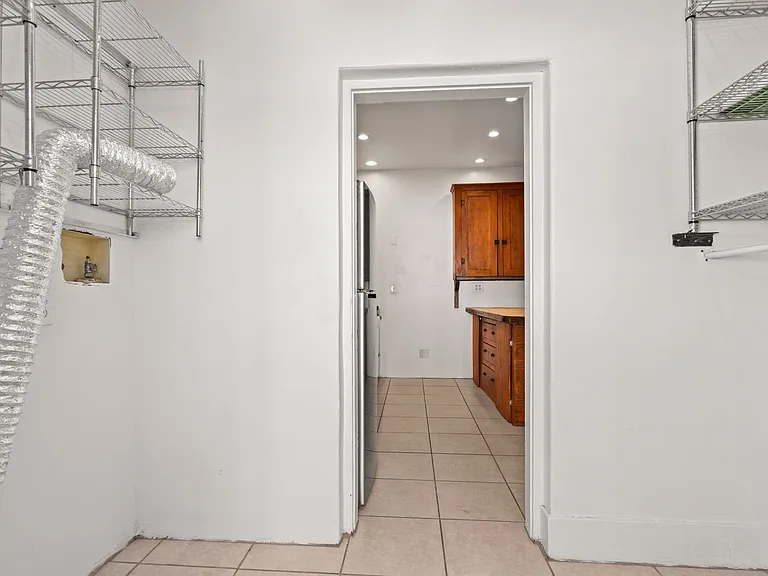 1541 E Mabel St — Photo 24