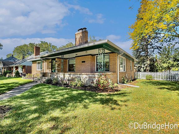 3rd image of 1001 Lake Michigan Dr NW