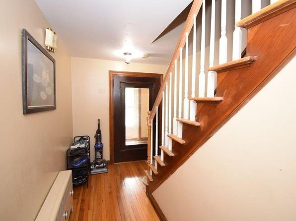 28 Swan Ave #2