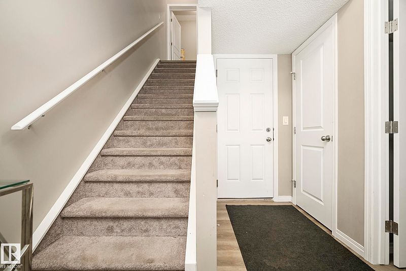Edmonton Townhouse for rent - 3 Bedrooms — photo 2
