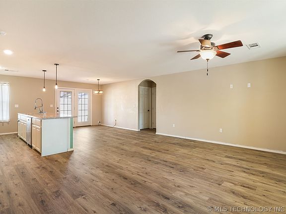 4th image of 462 Allen Ln