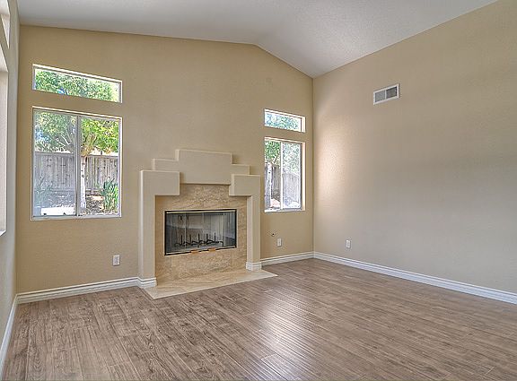 4th image of 705 Esla Dr