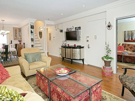 2nd image of 3800 Blackstone Ave #Penthouse N