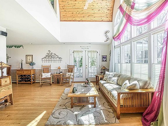 4th image of 3 Mead Ave