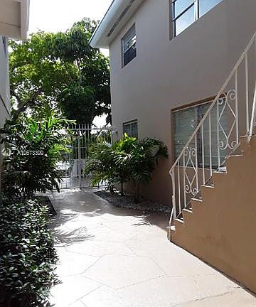 5th image of 16911 NE 21st Ave APT 4
