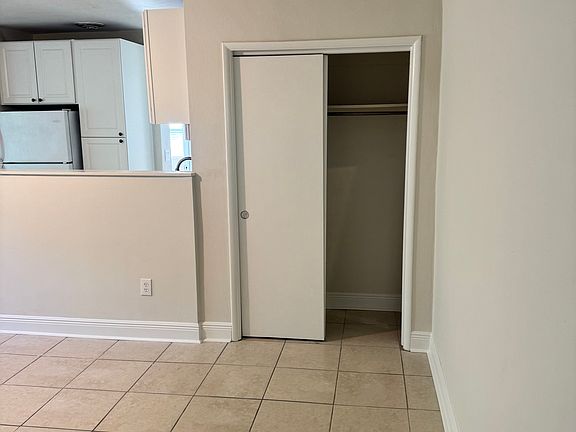 4th image of 900 1st St N APT 7