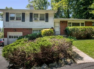 14 Old Ln, Scarsdale, NY 10583