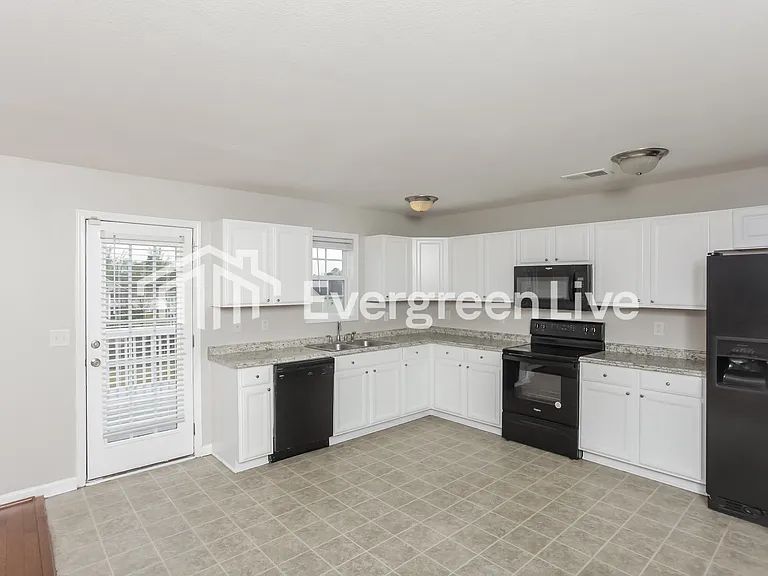 142 Cattle Baron Ln — Photo 5
