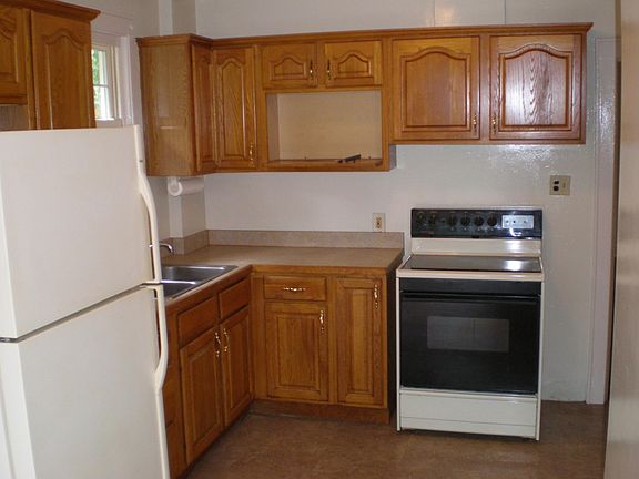 3rd image of 727 Magnolia Ave