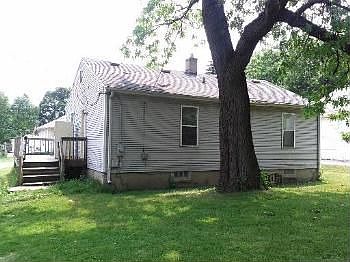 2nd image of 905 Woods Ave