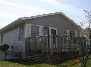 35 Brook Cir, Pella, IA 50219