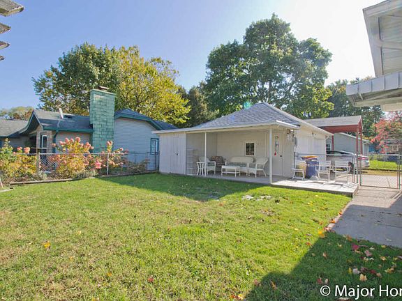 4th image of 2118 Fuller Ave NE