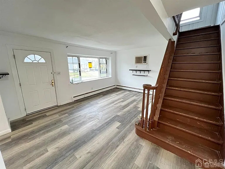 13 Sheridan Ave — Photo 2