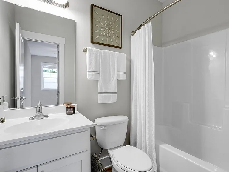 ALL-IN-ONE SHOWER AND BATH COMBO