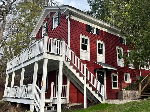 30 Austerlitz St, Chatham, NY 12037