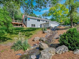 39W108 Campton Hills Dr, St Charles, IL 60175