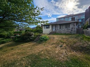 7649 Yukon St, Vancouver, BC V5X2Y4