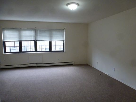 4th image of 15632 78th St #60