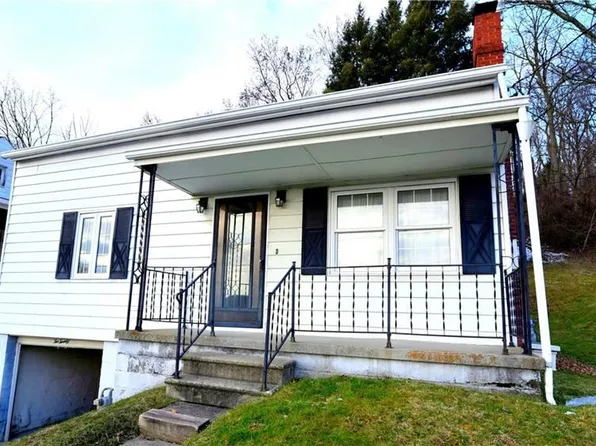 220 Hazen Ave N, Ellwood City, PA 16117