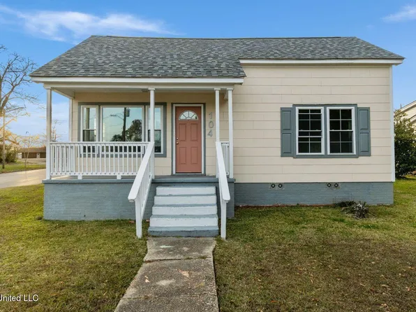 104 N 14th Ave, Laurel, MS 39440