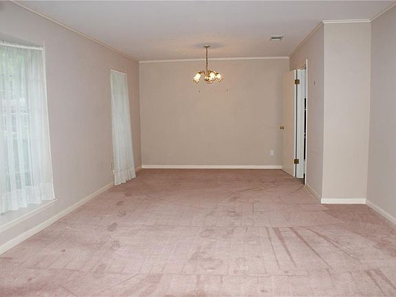2nd image of 1820 Dartmouth Ln