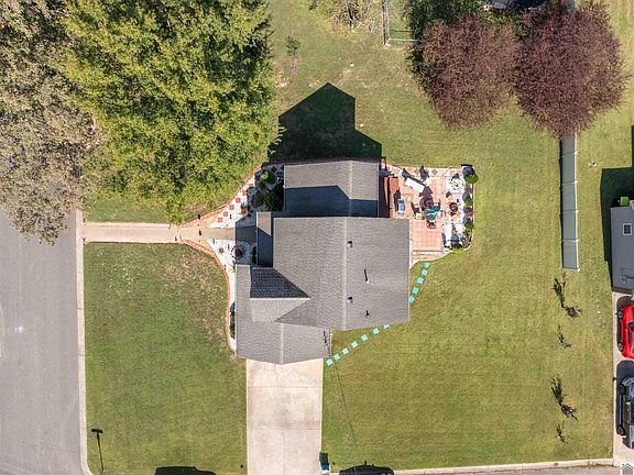 3rd image of 104 Fairview Dr
