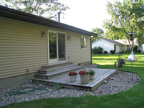 4th image of 2394 Riverwood Dr
