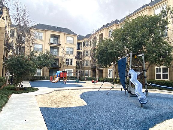5th image of 3230 Watermarke Pl