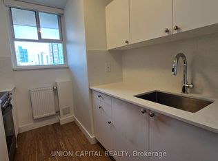 230 Oak St #1508, Toronto, ON M5A 2E2