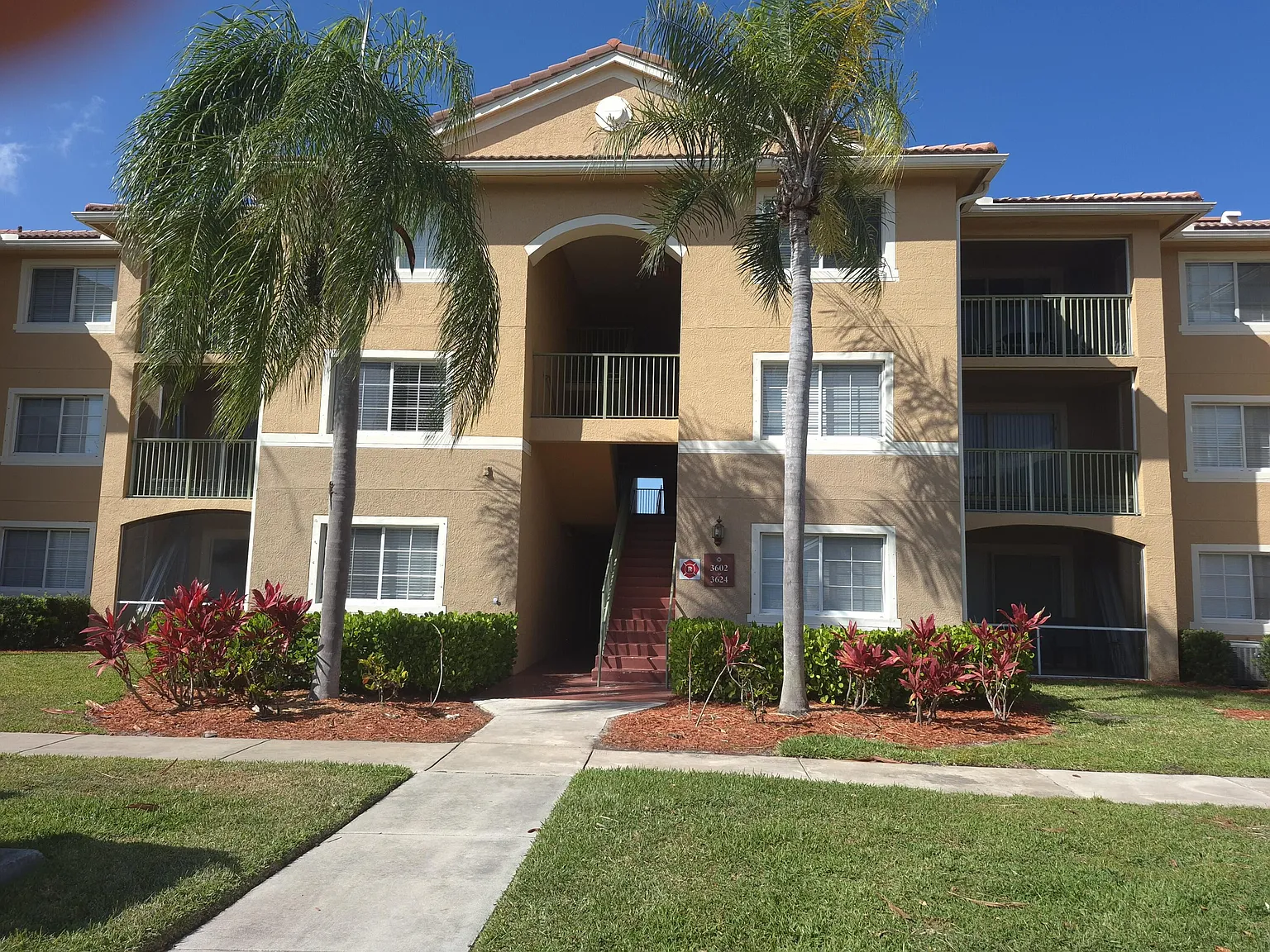 1 bed, 1.0 bath, 781 sqft, $1,650 — Photo 2