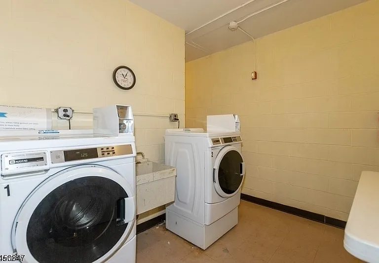 22 Riverside Dr #D10 — Photo 11