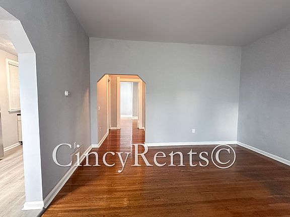 5th image of 3223 Woodburn Ave #4