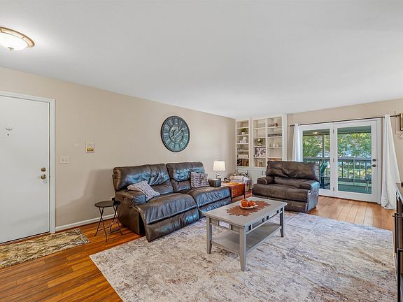 3rd image of 2362 Wisconsin St