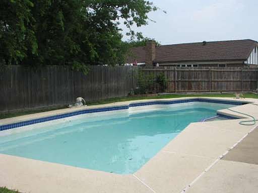 2nd image of 701 Robinhood Ln