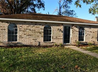 2416 Elizabeth Ct, Violet, LA 70092