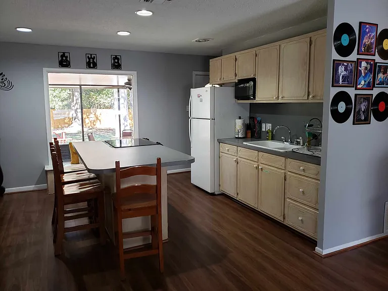 2312 Smuts Dr — Photo 16